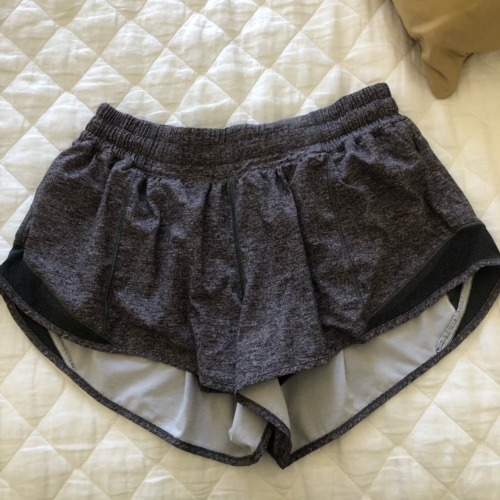 Lululemon Hotty Hot shorts 2.5 in